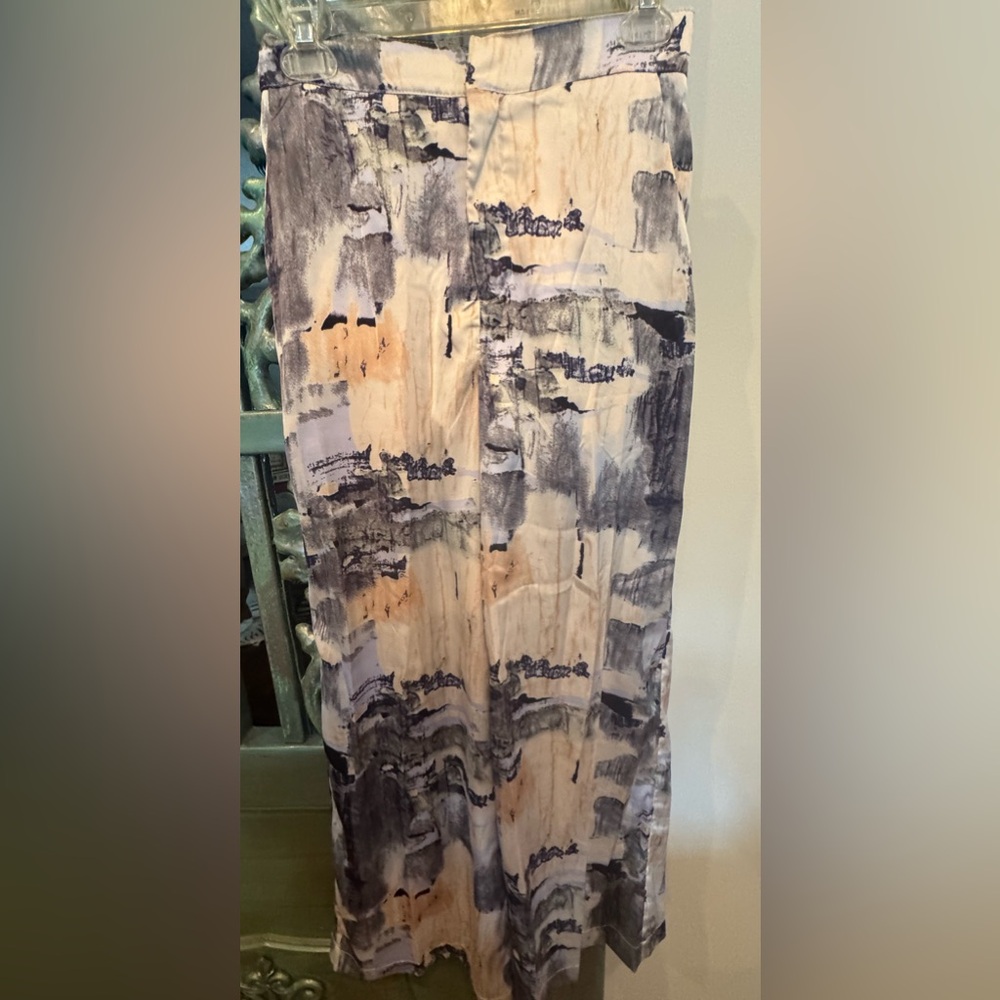 Wide legged pants